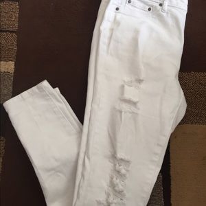 White distressed jeans